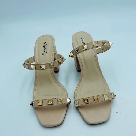 Qupid Nude Single Stud Double Strap Boxy Heels - Picture 2 of 8